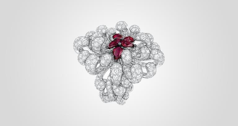 Cygne ring in white gold, diamonds and rubies by Dior Joaillerie