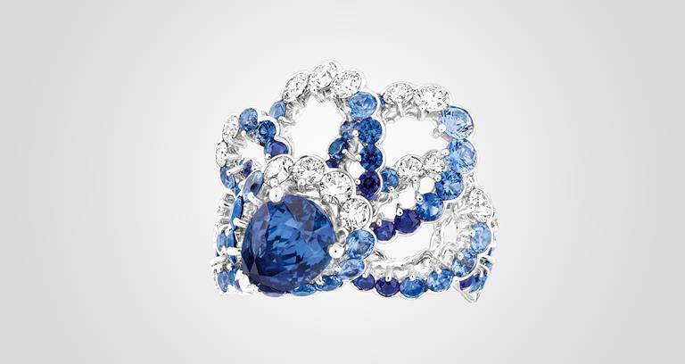 Milieu du Sičcle Ring in white gold, diamonds and sapphires by Dior Joaillerie