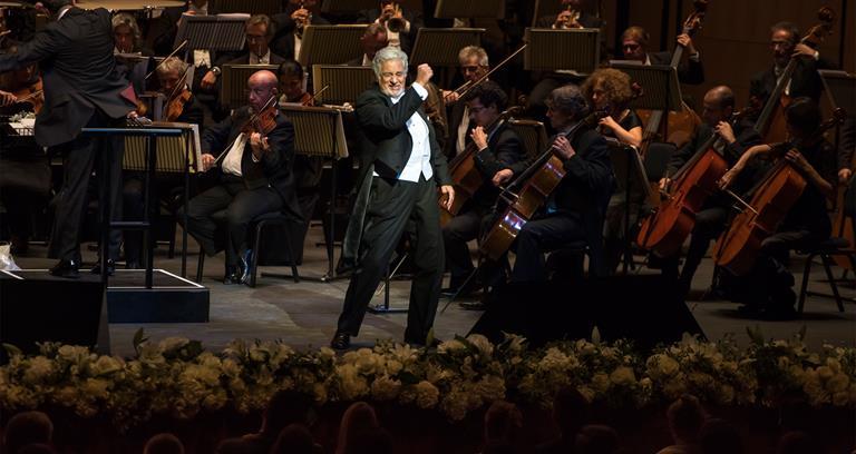 Plácido Domingo takes to the stage on the first night of the Dubai Opera
