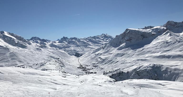The view of Zürs am Arlberg from the piste