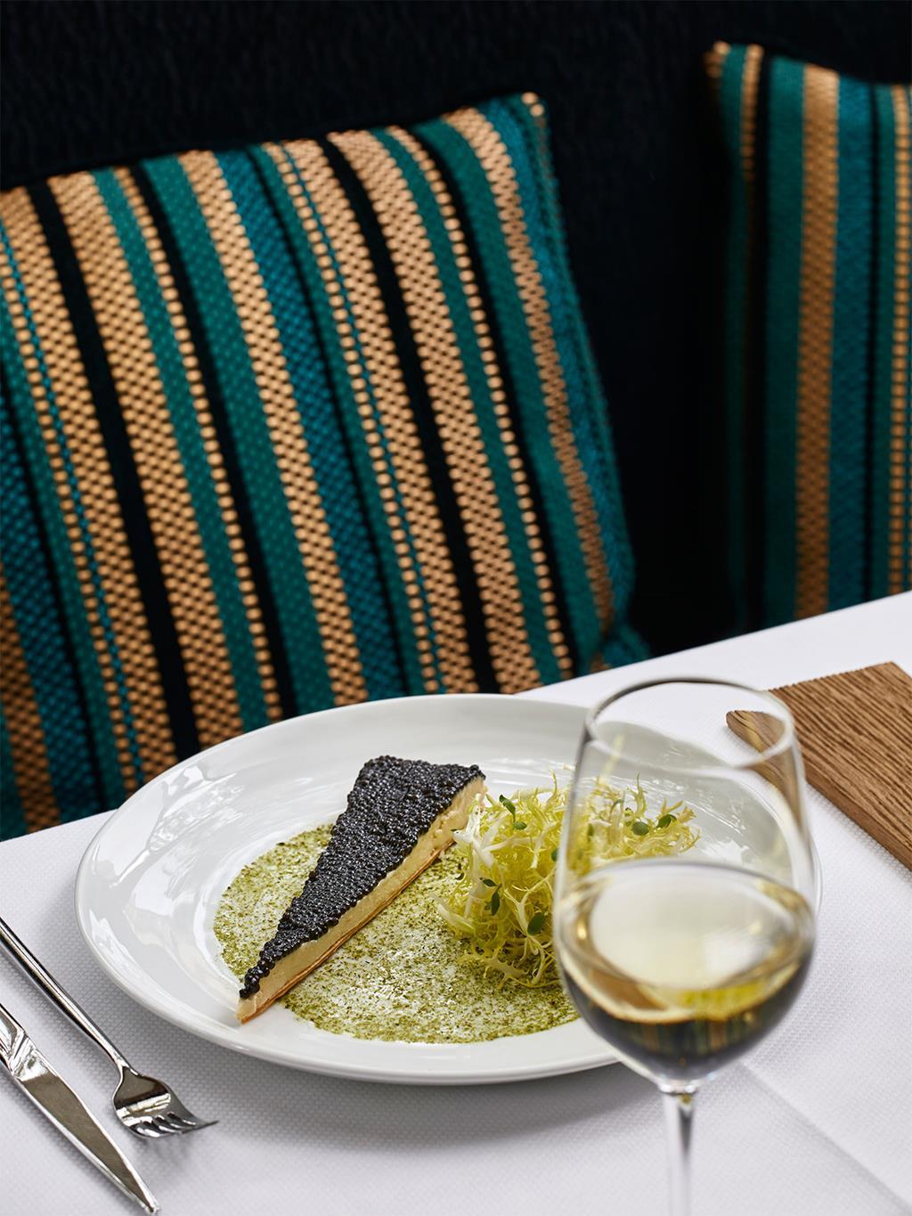 Tarte fine, crémeux aux poireaux, caviar Alverta maturé