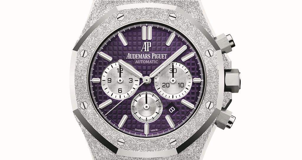 Introducing – The Audemars Piguet Royal Oak Selfwinding Chronograph 41mm  Frosted Gold (Live Pics & Price) - WATCHLOUNGE