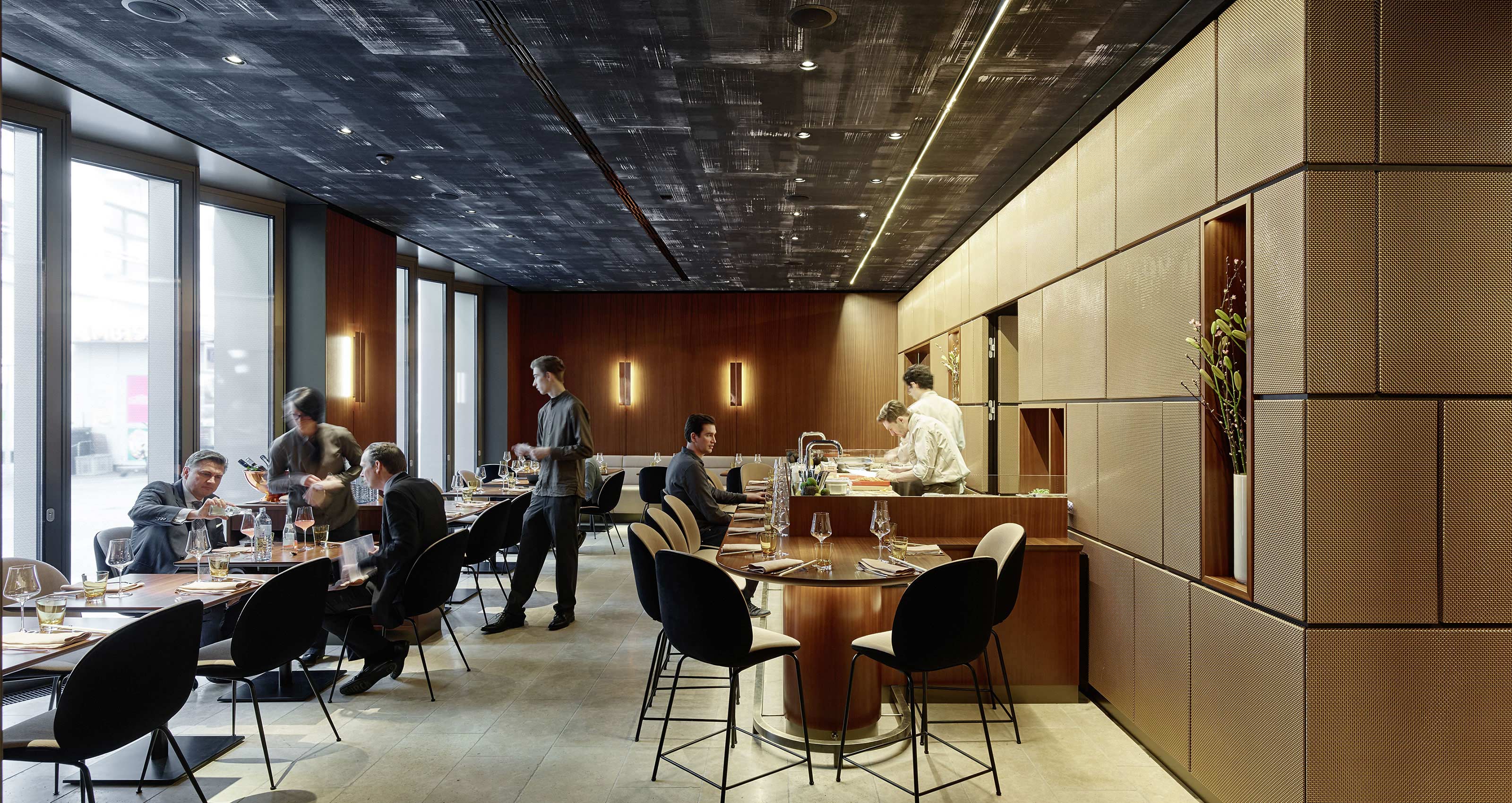 Shiki restaurant store